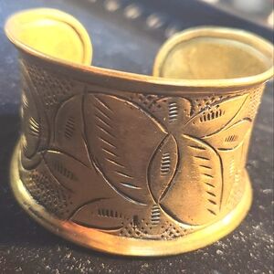 VTG Brass Floral Etched Hammered Wide Cuff Bangle Bracelet Boho Tribal Retro 70s